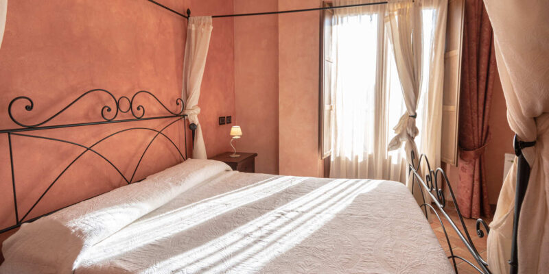 Camera matrimoniale Rozanne | Villa Barbarossa | Bed and Breakfast con piscina e parcheggio nella campagna di Assisi