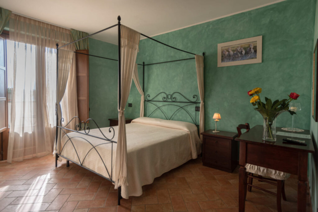 Camera matrimoniale Zeus | Villa Barbarossa | Bed and Breakfast con piscina e parcheggio nella campagna di Assisi