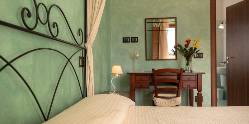 Camera matrimoniale Zeus | Villa Barbarossa | Bed and Breakfast con piscina e parcheggio nella campagna di Assisi
