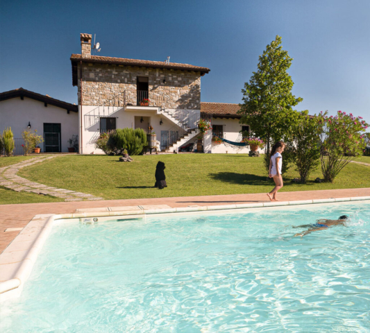 Villa Barbarossa | Bed and Breakfast con piscina e parcheggio nella campagna di Assisi